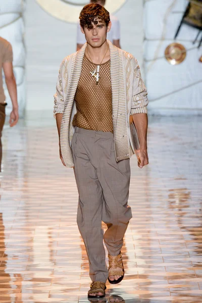 Look 11